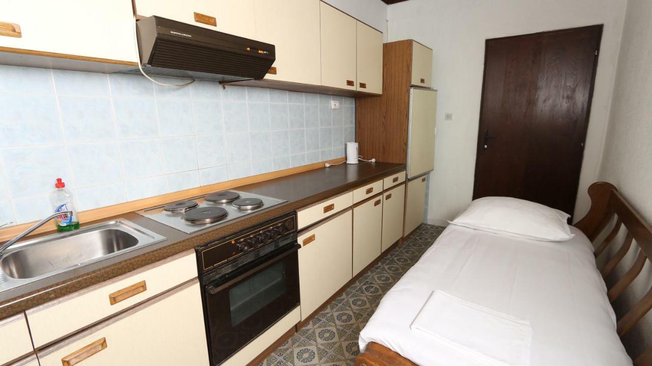 Dinka Guesthouse Makarska Exterior foto